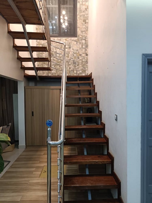 décor escaliers en bois décorateur intérieur dakar